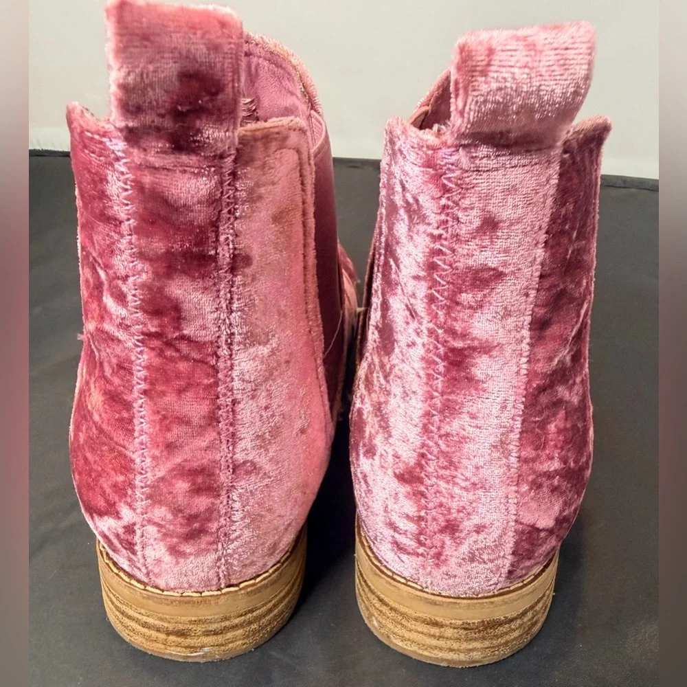 TOMS Pink Velvet Chelsea Ankle Boots Women’s Size 9